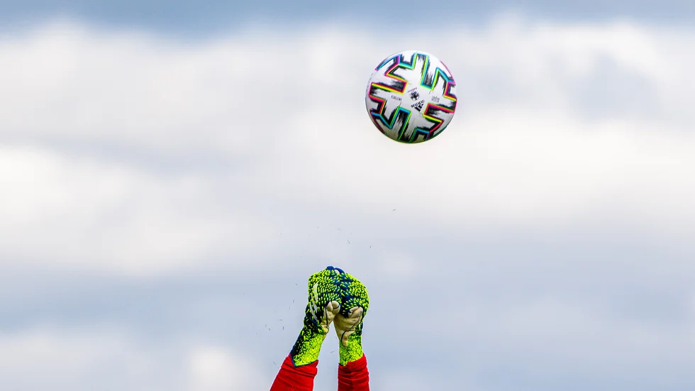 Om inte pandemin lättar så riskerar det att bli enkelmöten för fotbollslagen i år också. 