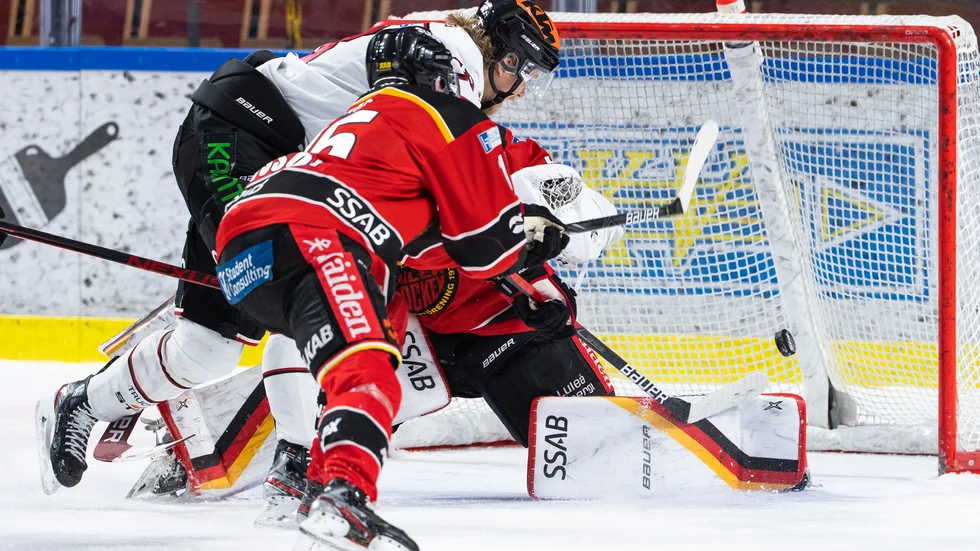 Här tar Örebro ledningen mot Luleå.