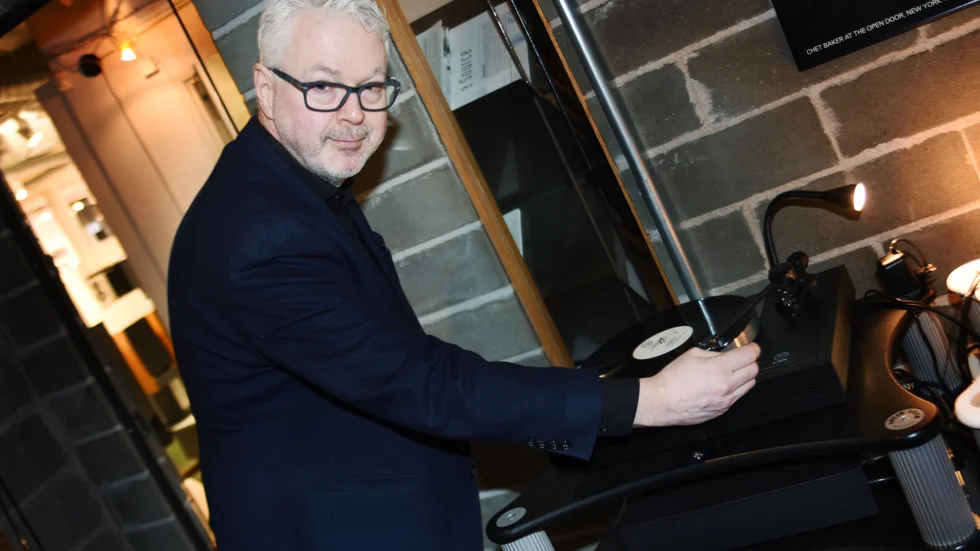 I slutet av 1985 registrerade Peter Blomkvist butiken Takt och ton efter att ha inspirerats vid ett besök i London. 35 år senare är tongångarna fortfarande positiva.