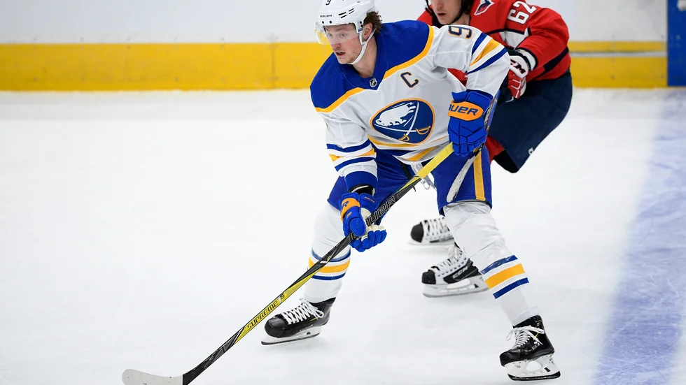 Jack Eichel lämnar Buffalo för Vegas i NHL-ishockeyn. Arkivbild.