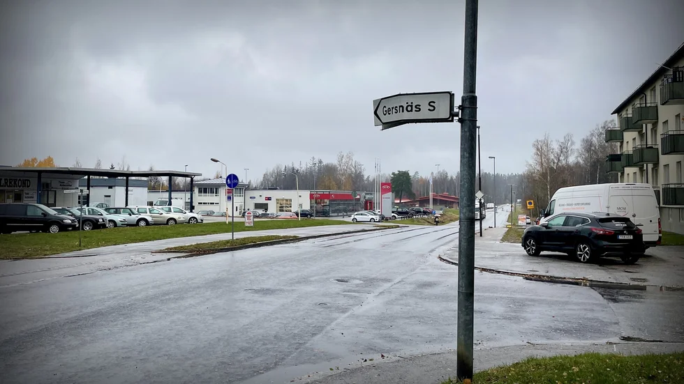 Två män uppger att de rånats under pistolhot i området kring Gersnäs. 