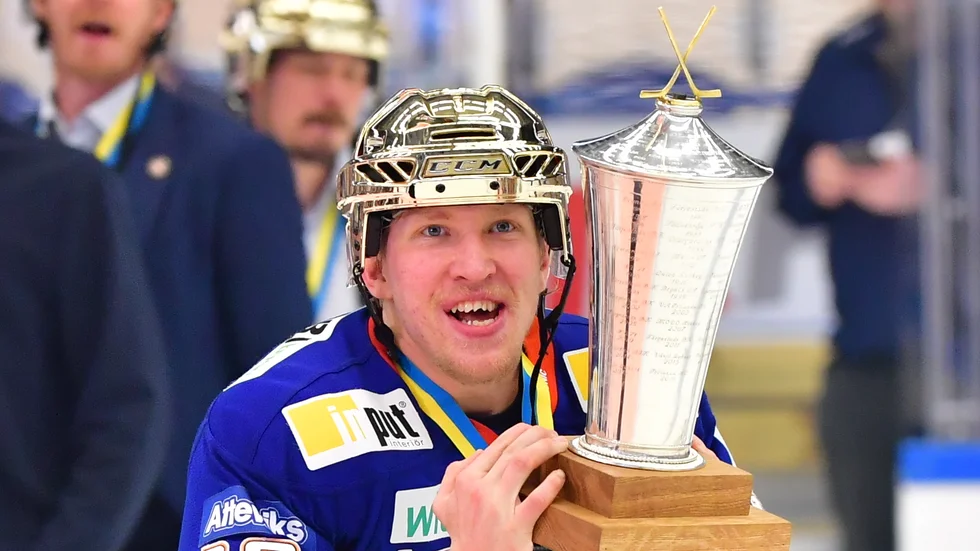 Marcus Sylvegård fick lyfta SM-bucklan med Växjö den här säsongen. Nu återvänder han till sin tidigare klubb Malmö.