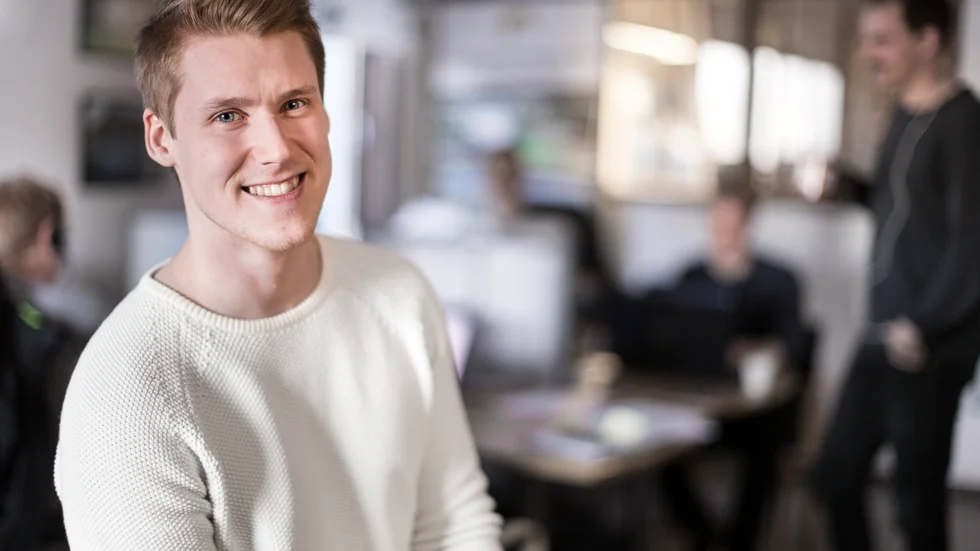 Samuel Holmström, vd för Lundqvist trävaru, tycker det är mäktigt att se hur företaget är uppbyggt på ett uppkopplat  sätt.