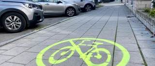 Bort med cyklar och mopeder från trottoarerna