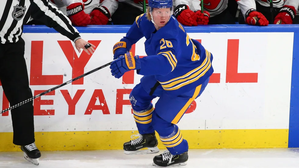 Rasmus Dahlin har skrivit nytt kontrakt med NHL-klubben Buffalo Sabres, värt 150 miljoner kronor på tre år. Arkivbild.