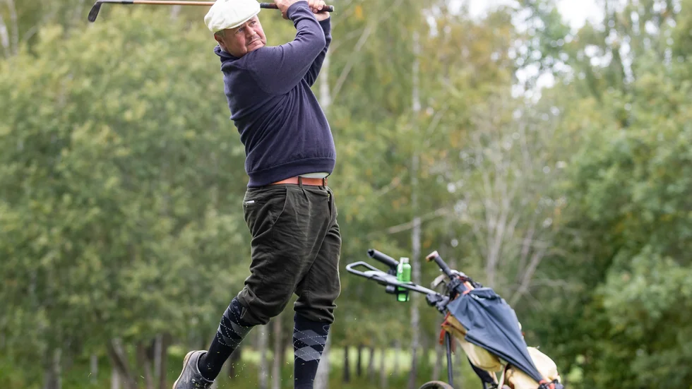 Loffe Elofsson, från Norrköping, menade att hickorygolf är kravlöst. Att missa och slå dåliga slag är en del av spelet. Så man glömmer de dåliga slagen fort och gläds åt de bra. 