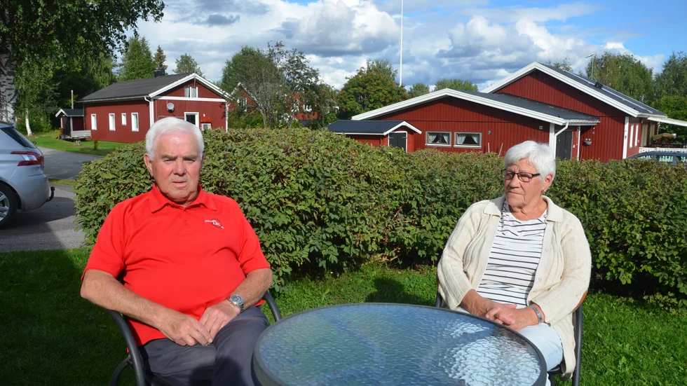 Henry Larsson och hustrun Birgitta väntar nu på Länstrafikens utredning.