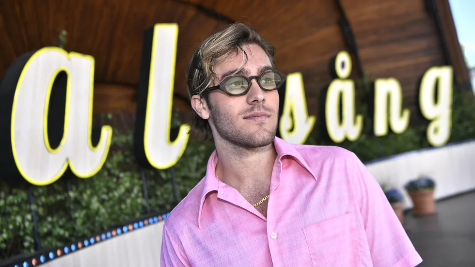Efter tisdagens program tar Benjamin Ingrosso över allsångsscenen under en hel timme.