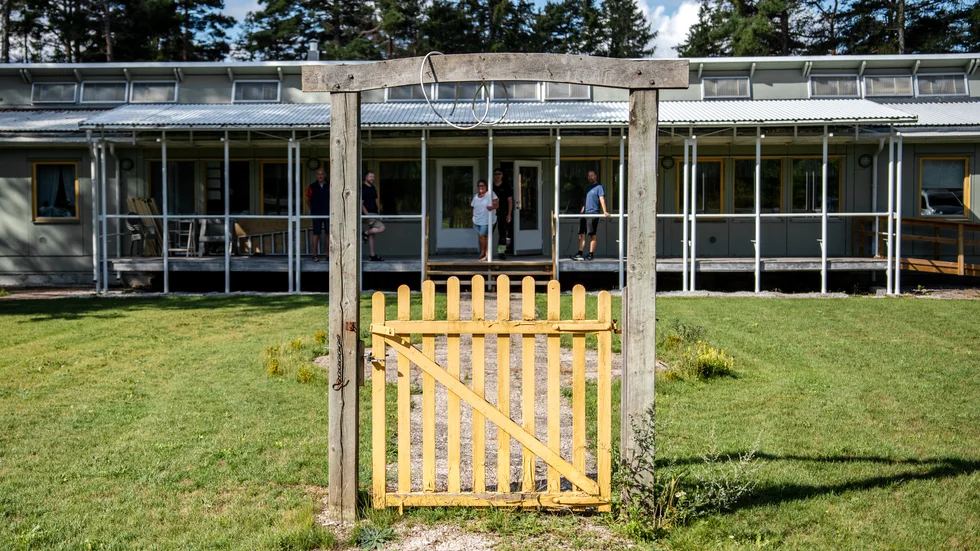 2021. Det nya Folkets hus är klart. Den gamla portalen överlevde branden och står ännu kvar som ett minnesmärke.