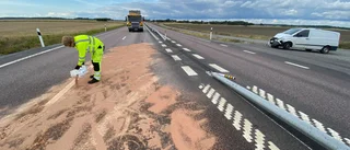 Bil körde in i traktor på riksväg 70