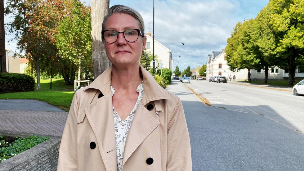 Sara Sjödal (C) tycker bilderna på Bruksgatan 11 ser ganska allvarliga ut. "Man bör göra en anmälan till miljö- och hälsa", säger hon.