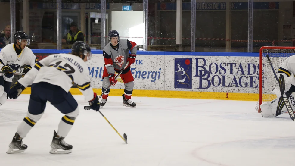 VIK:s Myles Powell i aktion mot HV71.