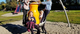 160 skolbarn invigde nyrenoverad lekpark