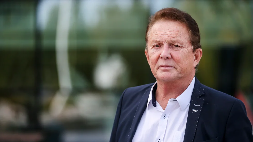 Regionrådet Kenneth Backgård (SJVP) håller med Anders Öberg (S) om att nätläkarna tär på regionens ekonomi. 
