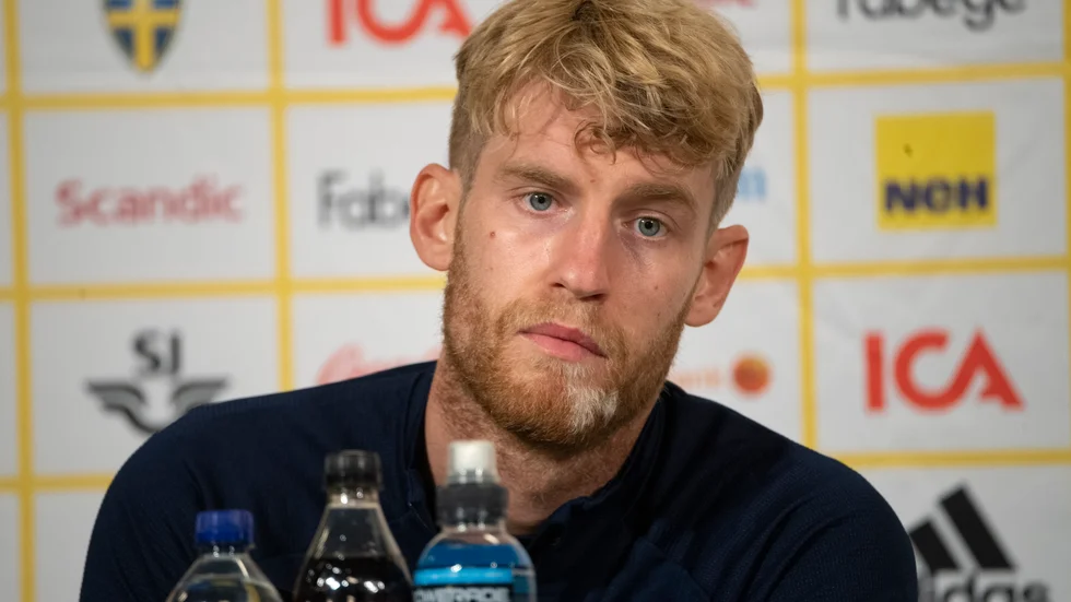 Filip Helander har opererats och blir borta från fotbollen en längre tid. Arkivbild.