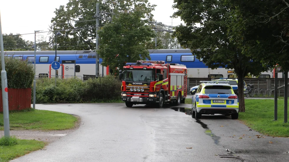 Ett stort räddningspådrag var snabbt på plats i Storvreta efter att en person blivit påkörd av ett tåg.