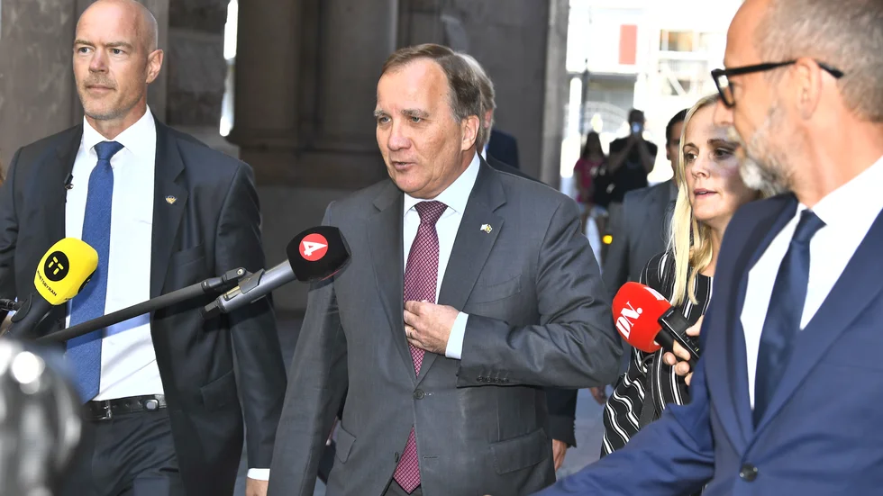 Statsminister Stefan Löfven (S) på väg mot riksdagshuset och dagens talmansrundor.