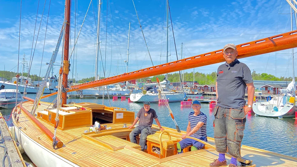 Kappseglingsbåten Spirit of Garm IV har sjösatts i Oxelösund. Anders Lidmalm, Lasse Höglin och Erik Zetterlund har tillsammans med resten av gänget lagt ner ungefär 15 000 arbetstimmar.