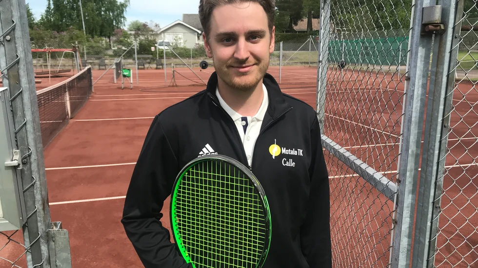 Calle Fröjd-Carlsson är Motala tennisklubbs nye klubbchef. Han berättar att även tennisen fått ett lyft tack vare padelboomen. Nu ska också tennisen ta efter padeln, i höst startas seriespel inomhus.