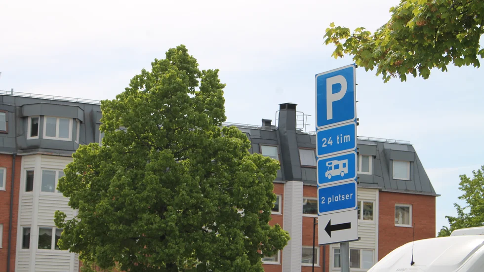 Ställplatserna är ofta enklare och billigare än campingplatser. Många ställplatser i länet är också avgiftsfria.