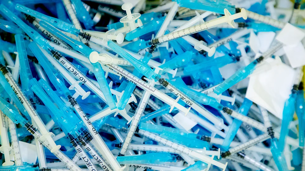 Vaccinationsbokningen missgynnar arbetarklassen, menar skribenten. 