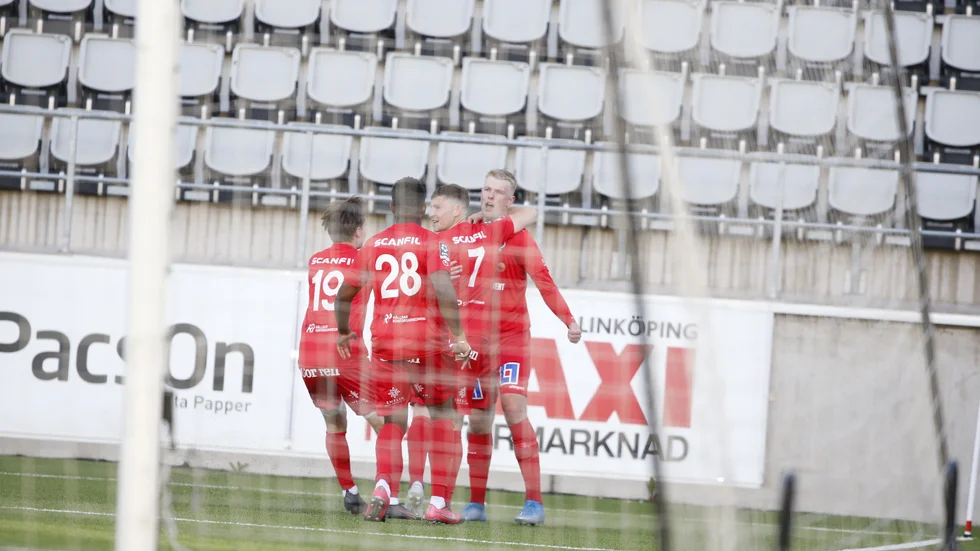 Jubel för ÅFF tidigt i matchen.