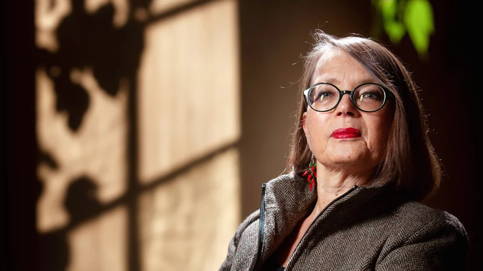 Carina Burman är författare och litteraturforskare. Hon är bosatt i Uppsala och har gett ut både biografier och historiska romaner. Senaste gav hon 2019 ut den omfattande biografin "Bellman. Biografin".