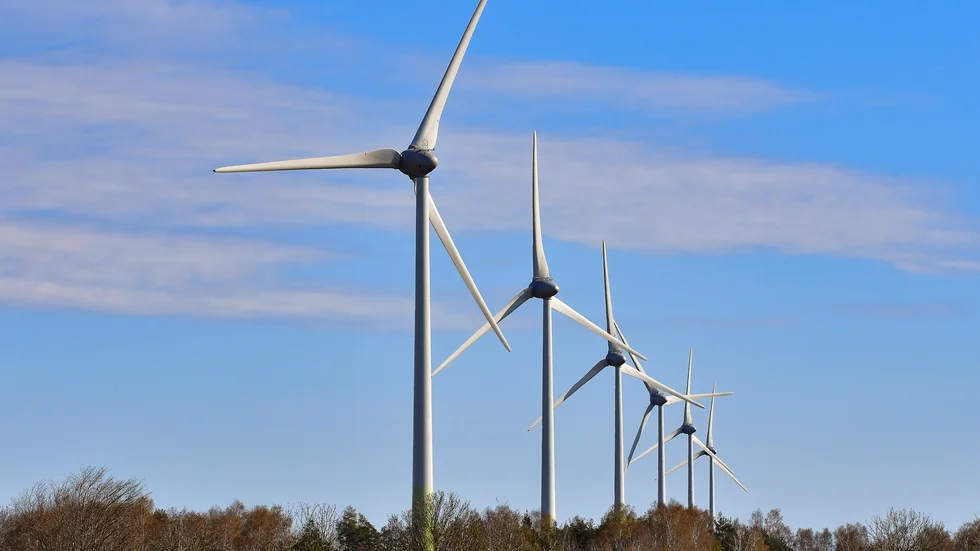 Det är varken är fysiskt möjligt eller ansvarsfullt att låta vår elproduktion vara väderberoende, skriver bland andra Camilla Brodin (KD), riksdagsledamot och energipolitisk talesperson.