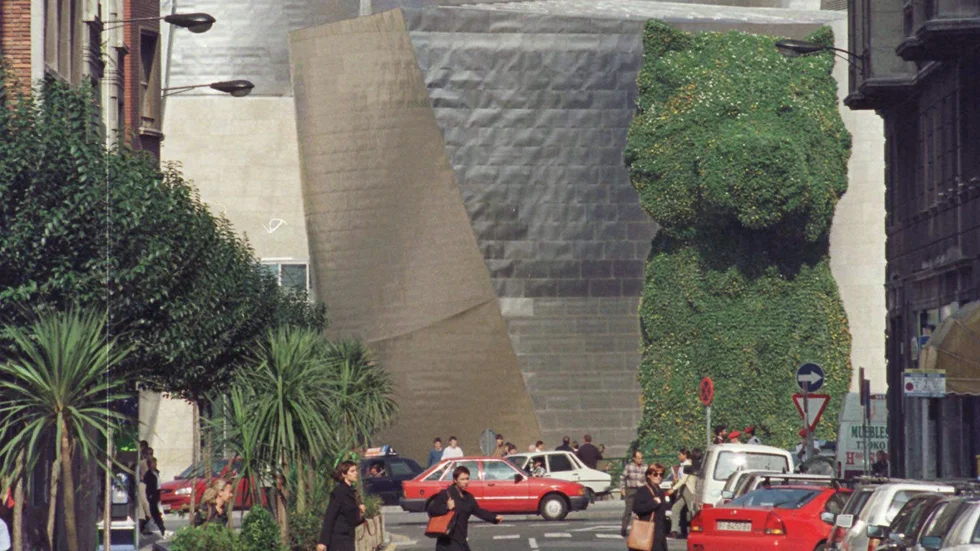 Jeff Koons "Pyppy" har funnits utanför Guggenheim-museet i Bilbao sedan det invigdes 1997. Arkivbild.