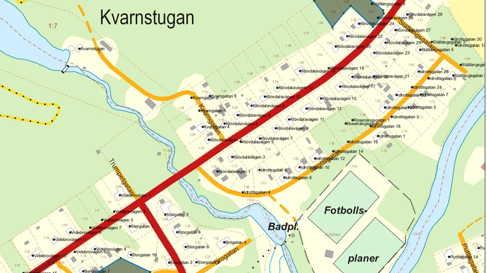 De mörkgröna områdena är tomterna i Järnforsen som kommunen nu får till skänks.