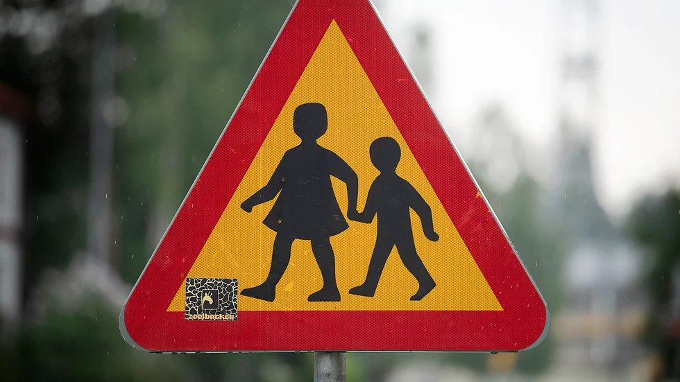 Situationen utanför Orkesterns förskola är under all kritik, menar skribenten.
