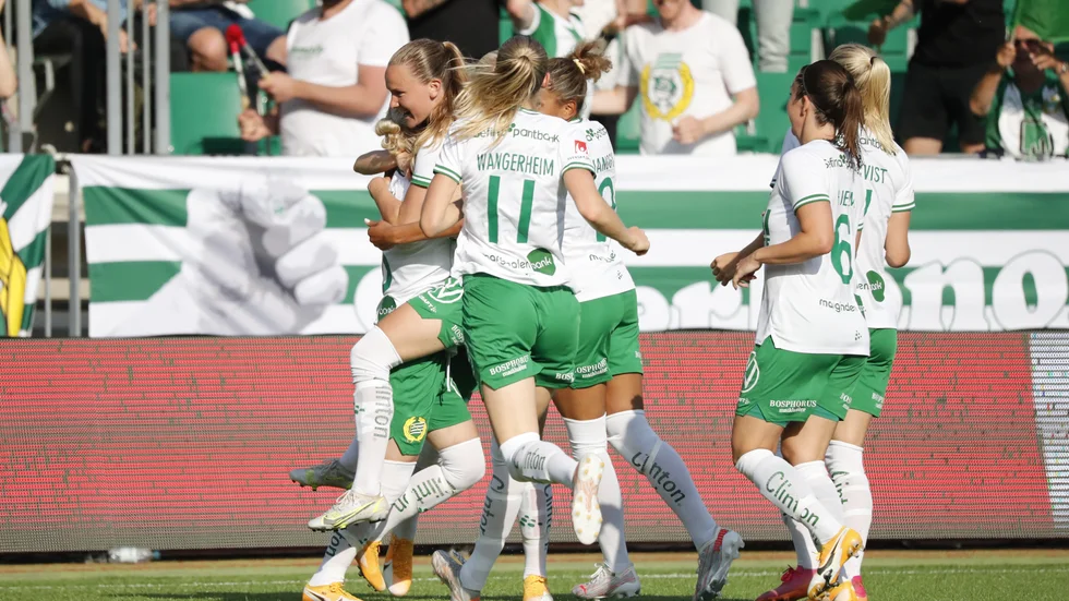 Hammarby jublar efter 1–0.