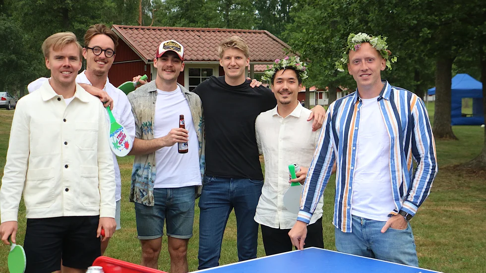 Lite pingis på utebordet för Theodor Thorsell och kompisgänget från Västkusten