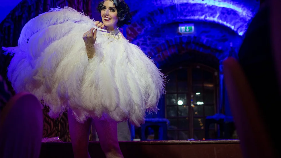 Fräulein Frauke återkommer till Slottskrogen i Nyköpings hus  för "Julshow a la burlesk" den 27 november och 15 december.