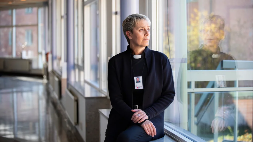 Anna Ljung är sjukhuspastor på Visby lasarett. Hon är fylld av ödmjukhet inför att få vara en del av mångas svåraste och ibland sista tid i livet.