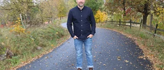 Kalle, 35, flyttade hem till Ukna – men fortsätter karriären i Malmö • "Lyxigt att få båda delarna"