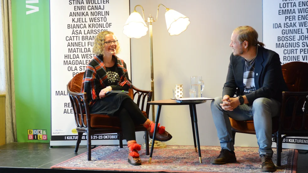 Anna Mämmi samtalade med David Väyrynen om sin bok "Marja och Nordanvinden" som är utgiven på tre språk.