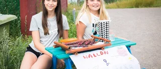Tolvåriga Valentina och Rosa har öppnat egen kiosk
