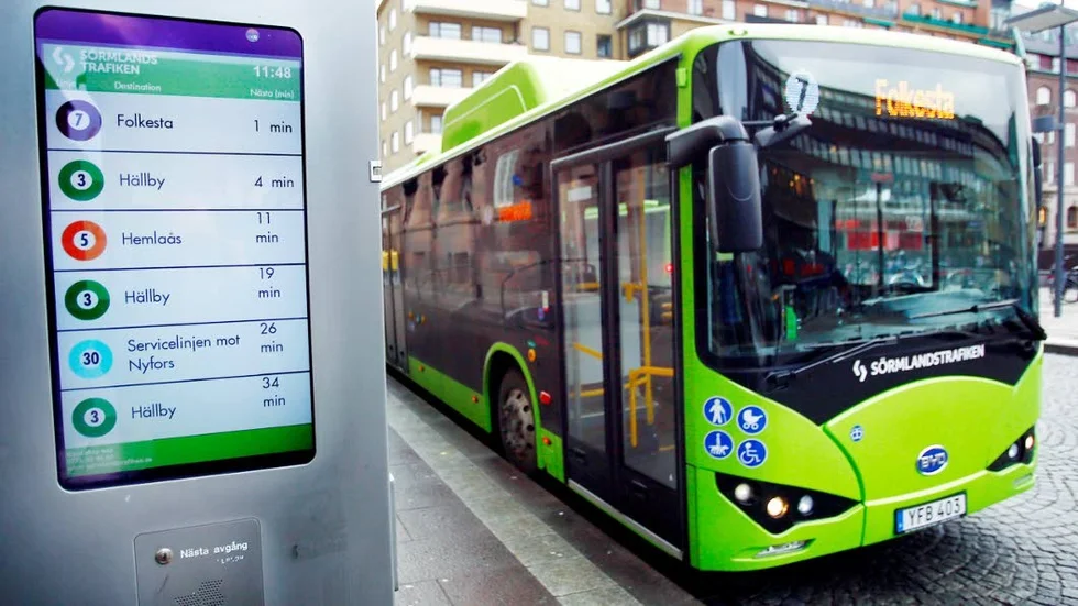 I väntan på bussen införs det rökförbud den 1 juli.
