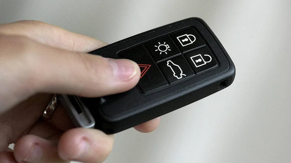 Det är vanligt att biltjuvar använder sig av nyckelns keyless-funktion.