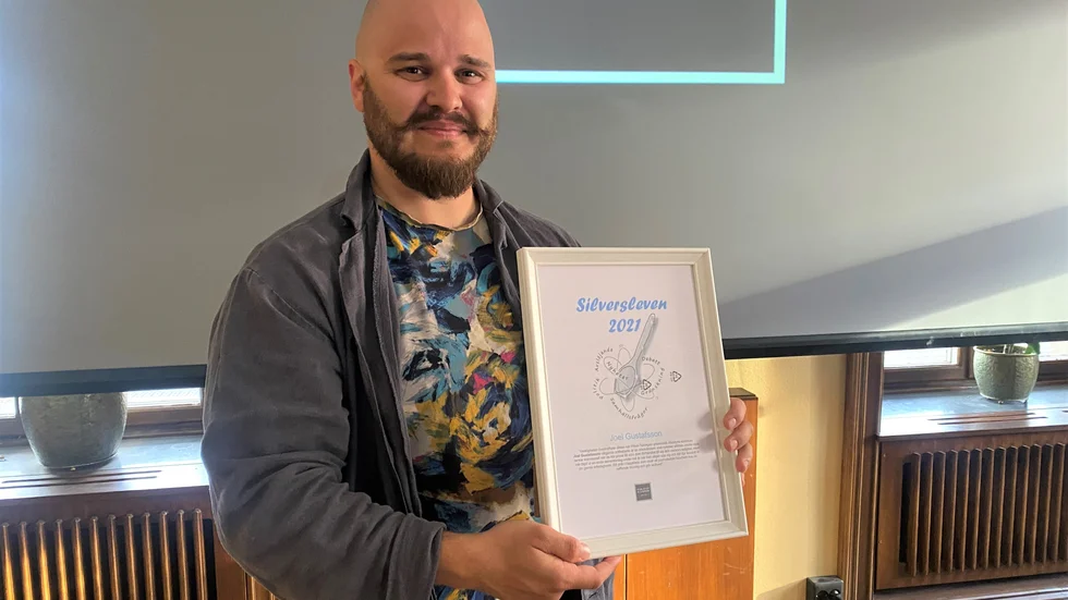 Joel Gustafsson tog hem Silversleven för sin granskning av Älvsbyns kommun. Priset delades ut vid en ceremoni i Umeå på lördagen.