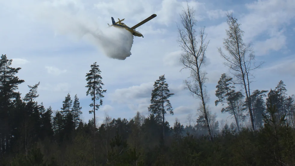 MSB bistod räddningstjänsten med två vattenbombande flygplan.