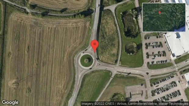 Just nu: En personbil i singelolycka på väg 230