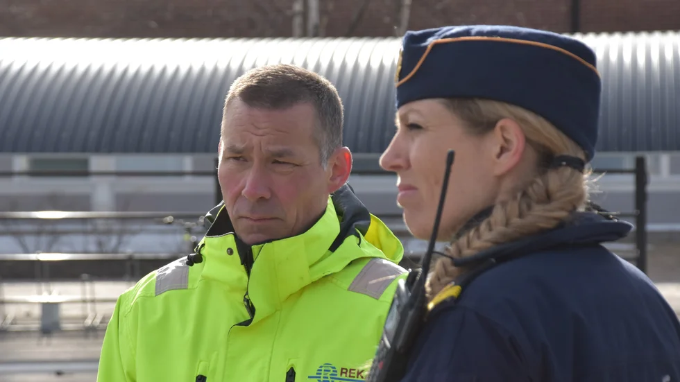 Tunaskolans rektor Marcus Hedström och Karin Ågren, områdespolis.