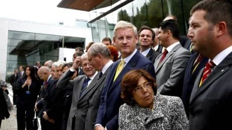 Här möts EU. 27 länder, representerade av över 100 delegater, diskuterade bland annat Östersjöfrågor när EU-ländernas utrikesutskott sammanträdde i Visby. Utrikesminister Carl Bildt var en av deltagarna, till vänster om honom syns det svenska utrikesutskottets ordförande Göran Lennmarker.foto: henrik Radhe