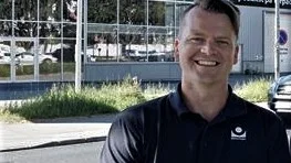Regionchefen Christer Forsgren är inte lika glad som på bilden utan är istället mycket bekymrad över personalsituationen.