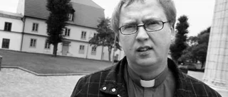 Biskopen står upp för sin domprost