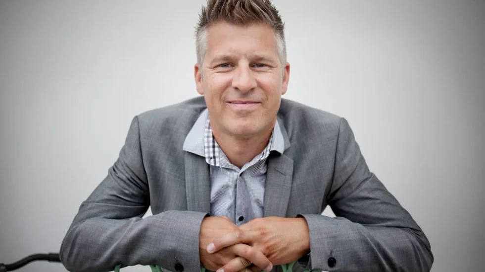 Andreas Jismark, manager.