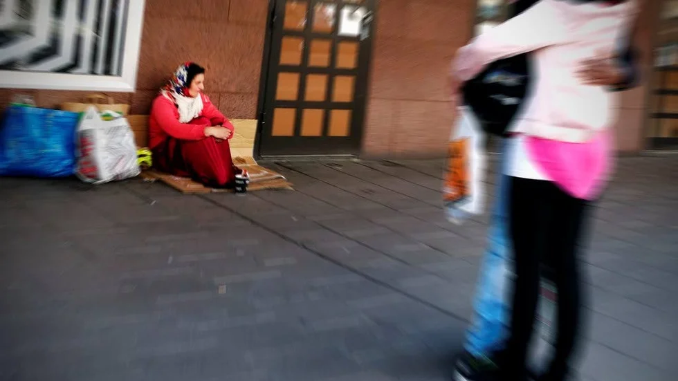 En opinonsmätning visar att allt fler vill att man ska förbjuda tiggeri i Sverige.