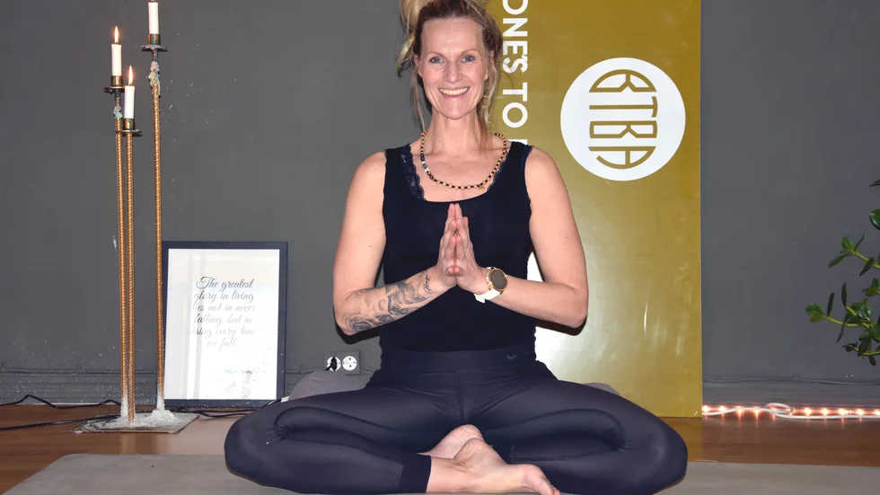 "Jag blev som kär i mig själv igen, jag lärde mig älska mig själv fullt ut under en yoga-utbildning i Portugal. Jag började "fylla min ryggsäck" med utbildningar inom massage, samtalsterapi, reiki healing och yoga. Jag läste också en meditationslärarutbildning som avslutades i februari i år. Meditationen är viktig" säger Veronica Utterström apropå vad som hände i mötet med yogan.